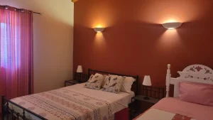 Double bed in Papoila Room – comfortable rural accommodation for families in Évora.